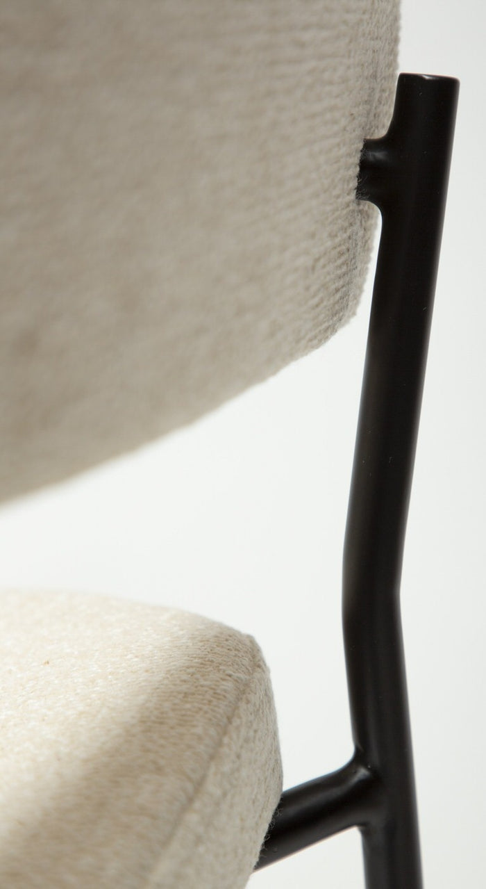 Dan-Form Reboot Beige Bouclé Armstoel set van 2