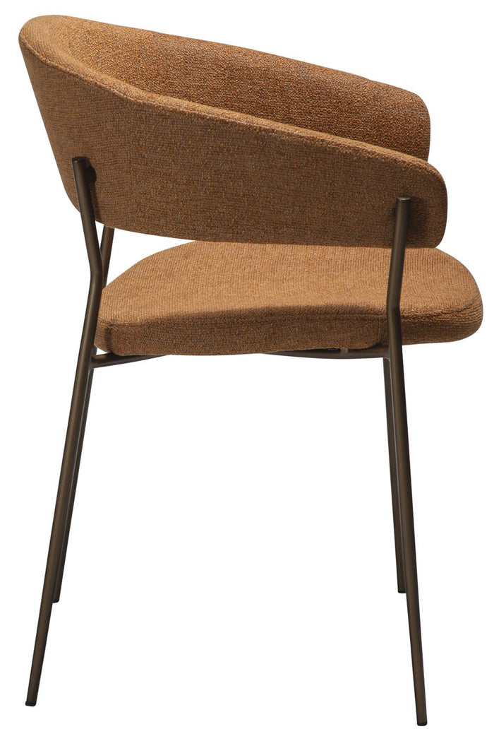 Dan-Form Reboot Pompoen Bouclé Armstoel set van 2