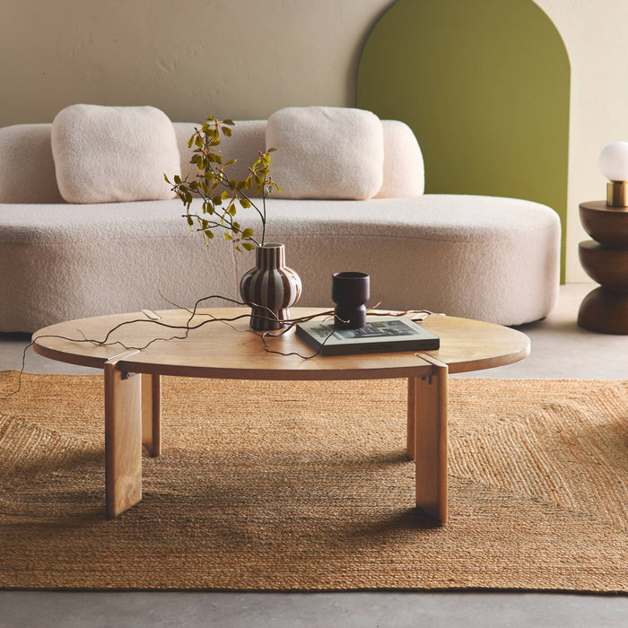 sweeek - Ovale salontafel in massief hout 120cm