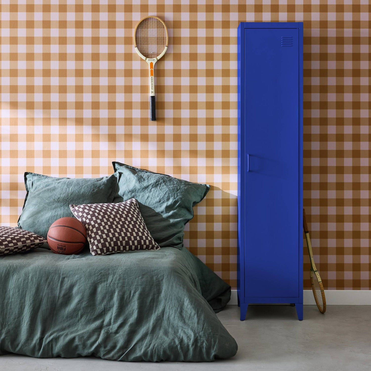 sweeek - Industriële metalen kast 4 vakken 1 deur