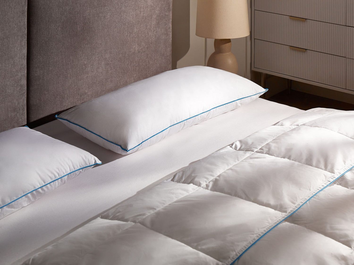 Beliani-ANETO-Hoofdkussen 3 vakken-Wit-40 x 80 cm-Hoog-Eendenveren