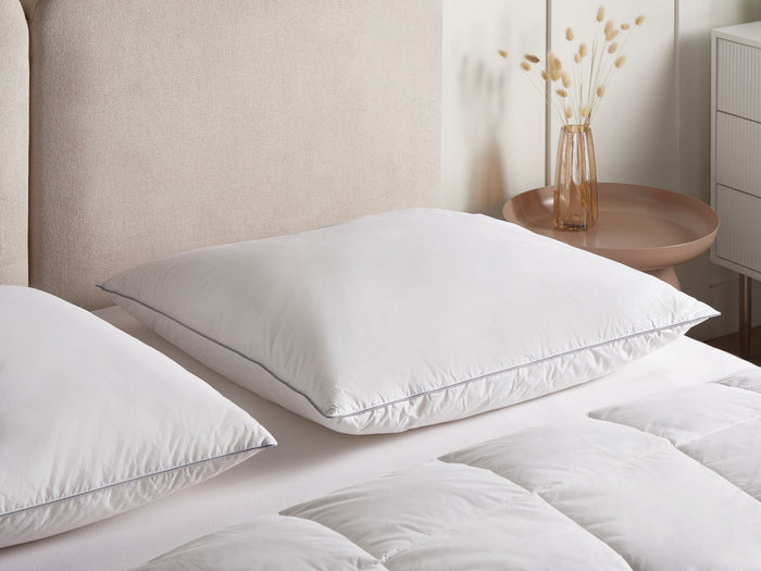 Beliani-TEIDE-Hoofdkussen 3 vakken-Wit-80 x 80 cm-Laag-Eendenveren