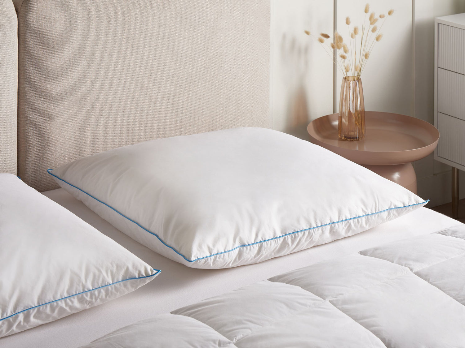 Beliani-ANETO-Hoofdkussen 3 vakken-Wit-80 x 80 cm-Hoog-Eendenveren