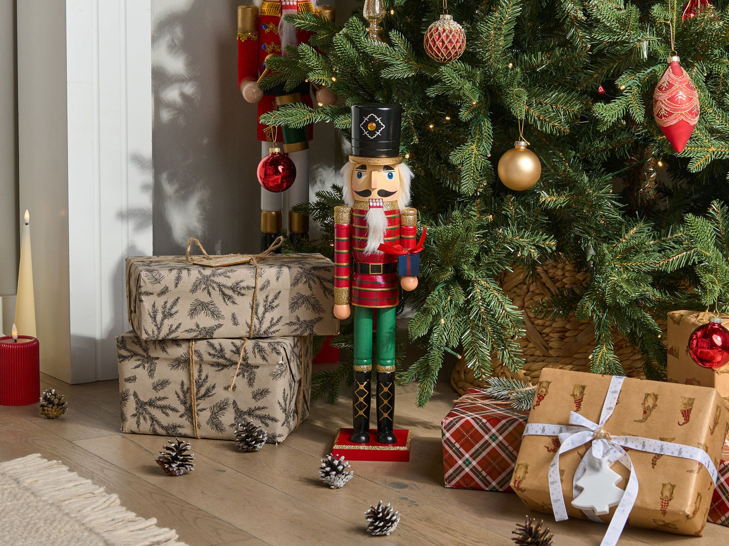 Beliani - RODSJON - Decoratief figuur - Rood - Dennenhout