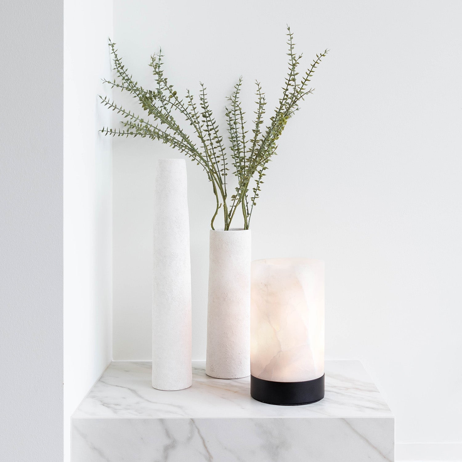 Atmooz Kizo L Tafellamp – Alabaster|Zwart – Ø14cm – E14