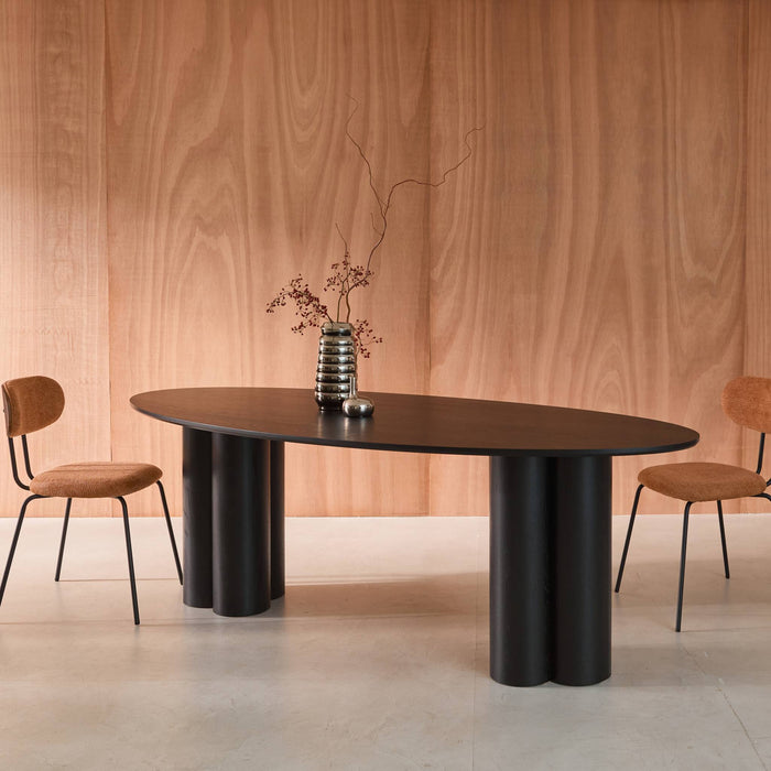 sweeek - Ovale eettafel van rubberhout en eikenfineer voor 8 personen