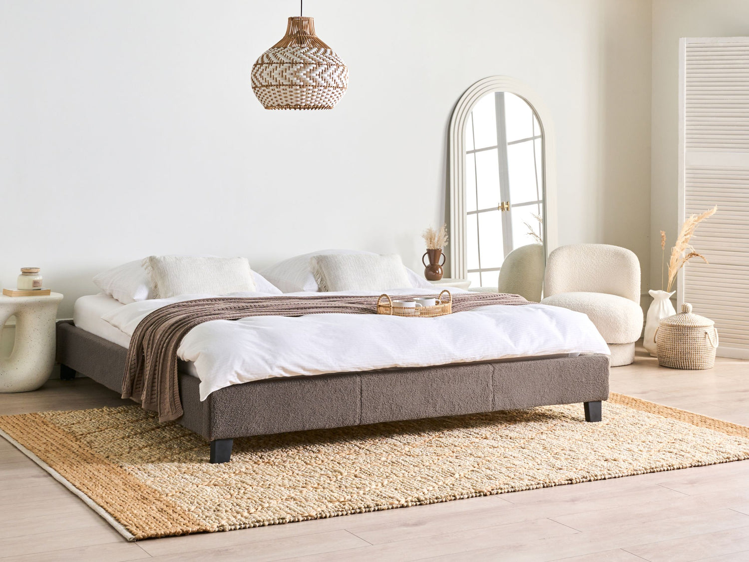 Beliani - ROANNE - Tweepersoonsbed - Taupe - 180 x 200 cm - Bouclé