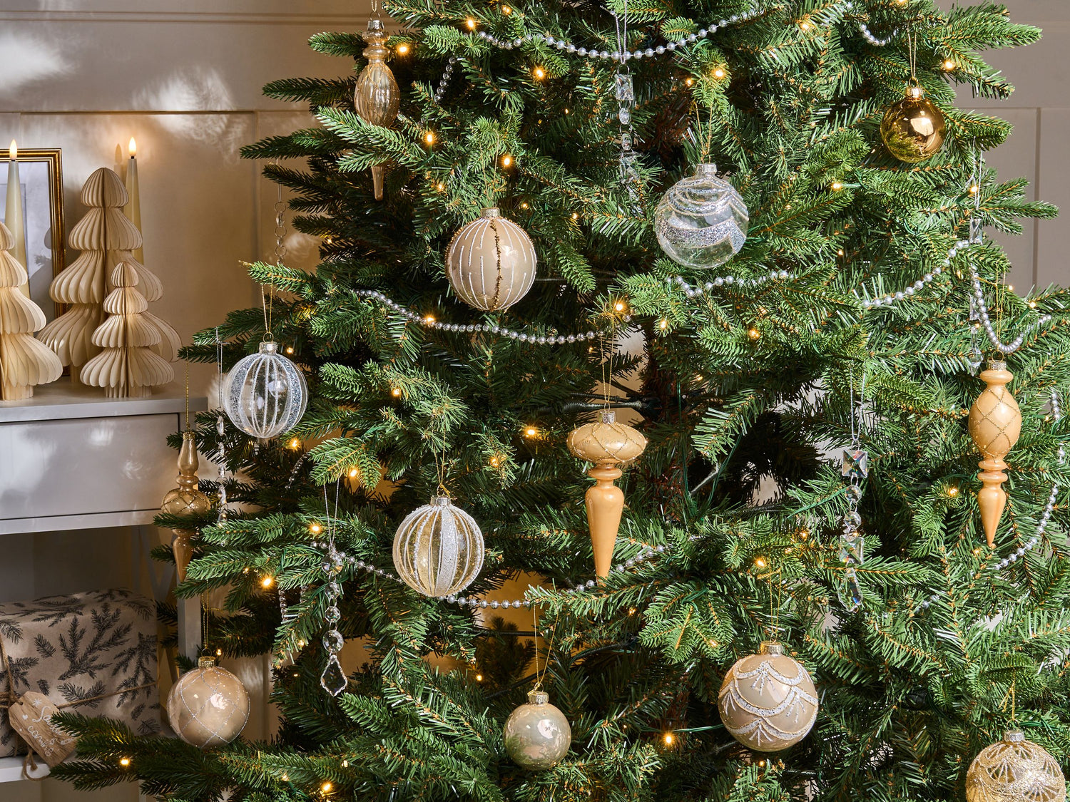 Beliani - BLING - Set van 35 kerstballen - Goud - Glas