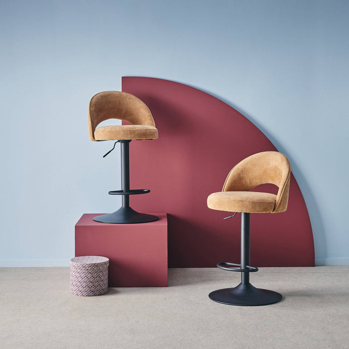 sweeek - Verstelbare stoffen barstoel met zwarte metalen basis (set