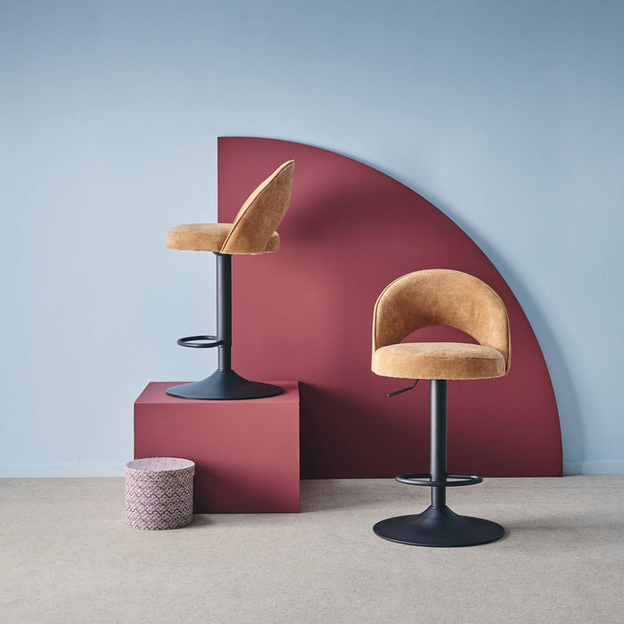 sweeek - Verstelbare stoffen barstoel met zwarte metalen basis (set