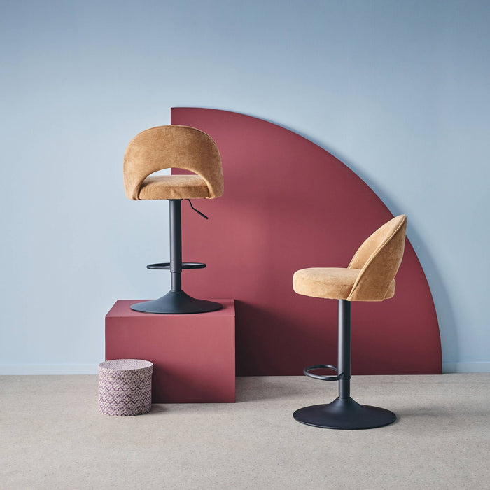 sweeek - Verstelbare stoffen barstoel met zwarte metalen basis (set