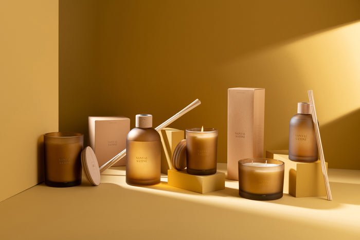 J-Line geurkaars Accords Essentiels - Santal Satiné - geel - 28U