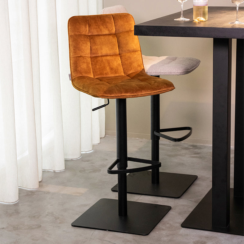 LABEL51 - Barkruk Juul - Oker Velours - Zwart Metaal