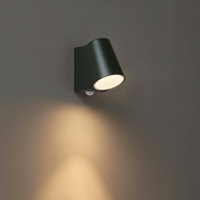 QAZQA Moderne buiten wandlamp donker groen incl. LED met