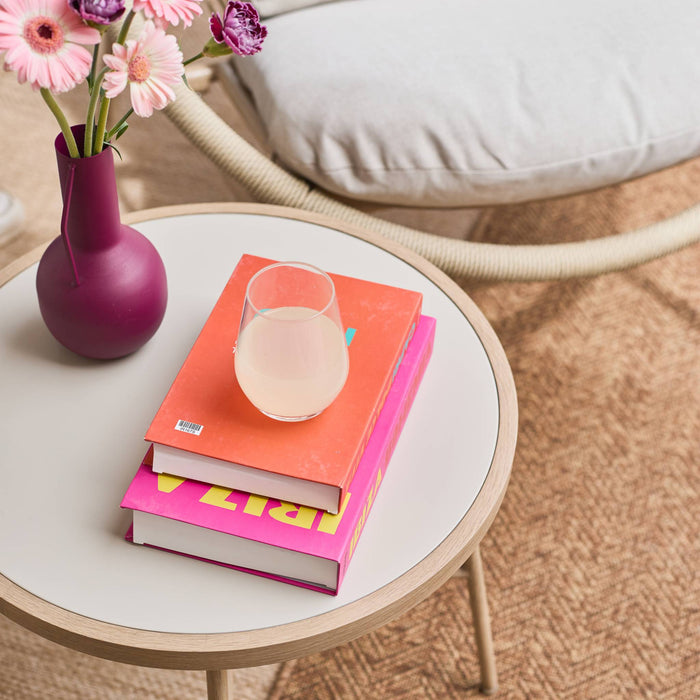 sweeek - Set van 2 tuinstoelen met stalen en rotan tafel