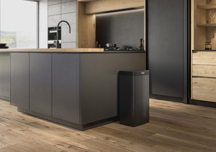 Stangvollby Kinna prullenbak met sensor - 50L - Zwart
