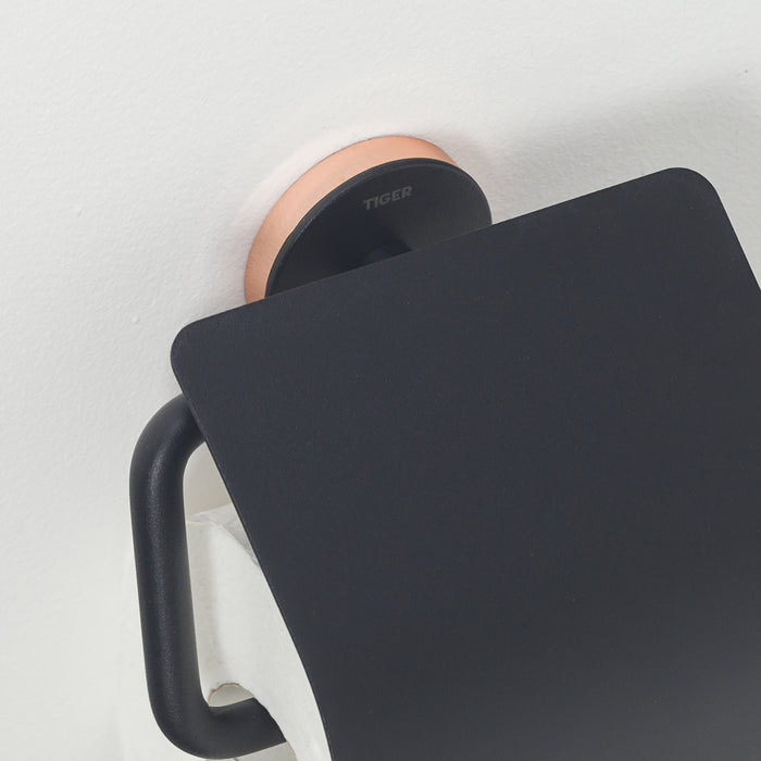 Tiger Urban Toiletrolhouder met Klep - Zwart