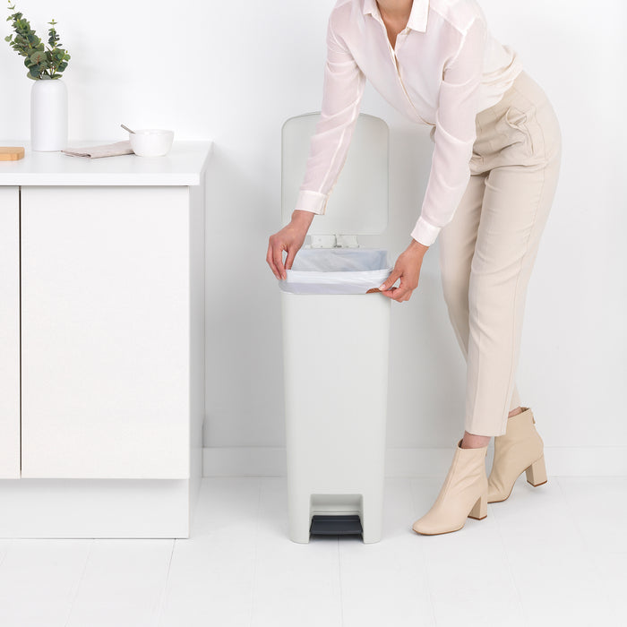 Brabantia StepUp Pedaalemmer 40 Liter - Light Grey