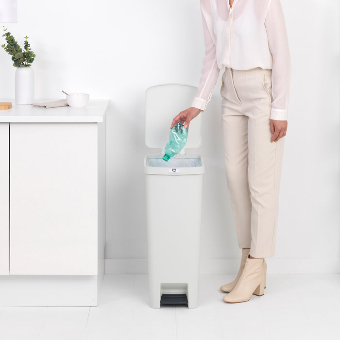 Brabantia StepUp Pedaalemmer 40 Liter - Light Grey
