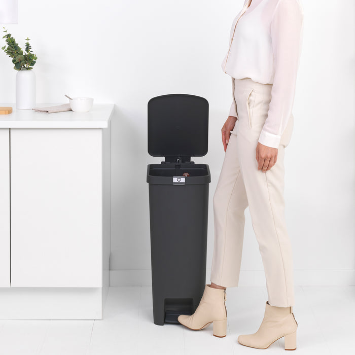 Brabantia StepUp Pedaalemmer 40 Liter - Dark Grey
