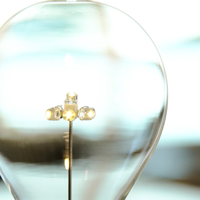 FLYTE Royal Zwevende Tafellamp