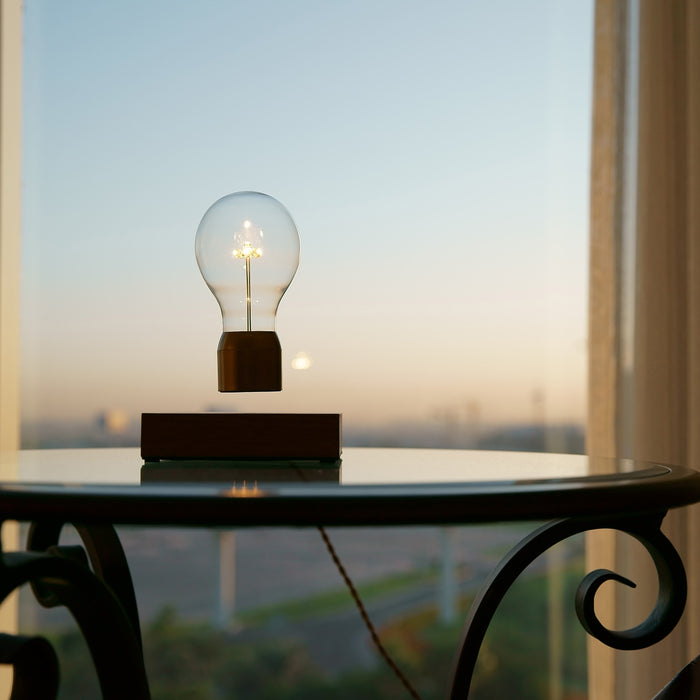 FLYTE Royal Zwevende Tafellamp