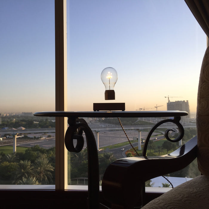 FLYTE Royal Zwevende Tafellamp