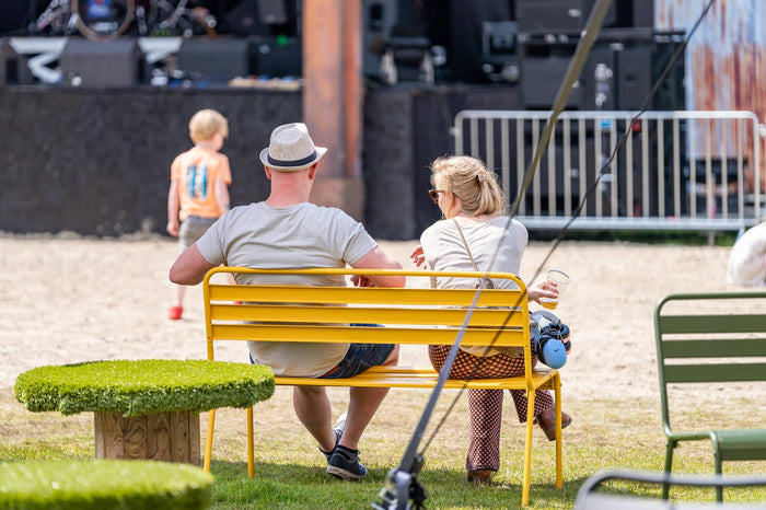 Metalen tuinbank Max 120 cm okergeel