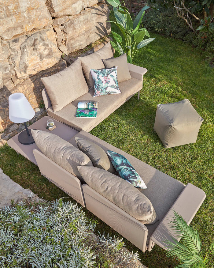 Kave Home - Kunstmatige palmboom met zwarte plantenpot 70 cm