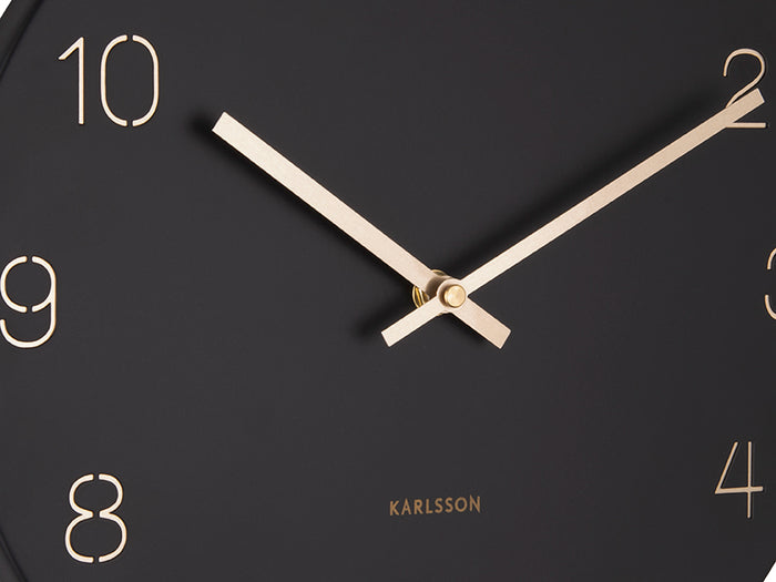 Karlsson - Wandklok Charm - Gegraveerde nummers  - Zwart - Ø35cm