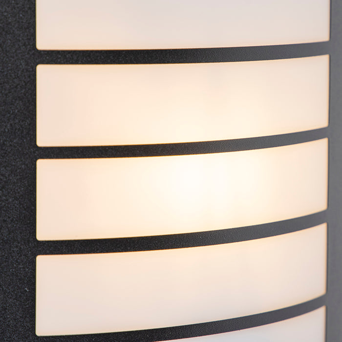 QAZQA Buiten wandlamp zwart IP44 met bewegingssensor - Miro