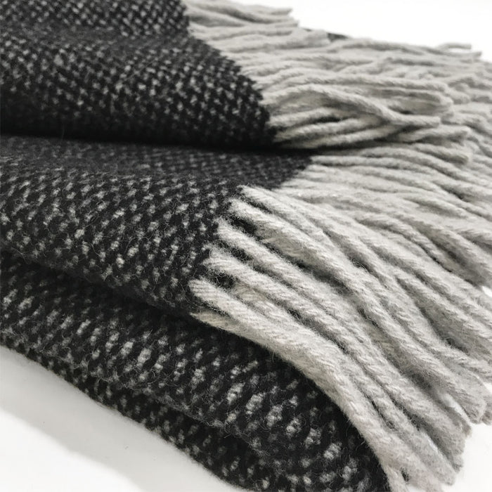 Malagoon Recycled Wool Plaid 131 x 170 cm - Crow Black