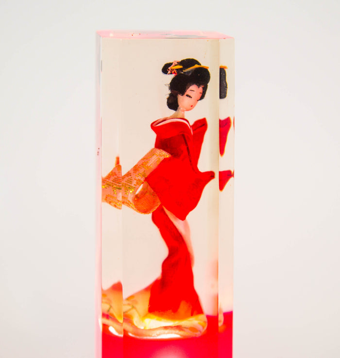 Reliving Japanese Geisha Lamp