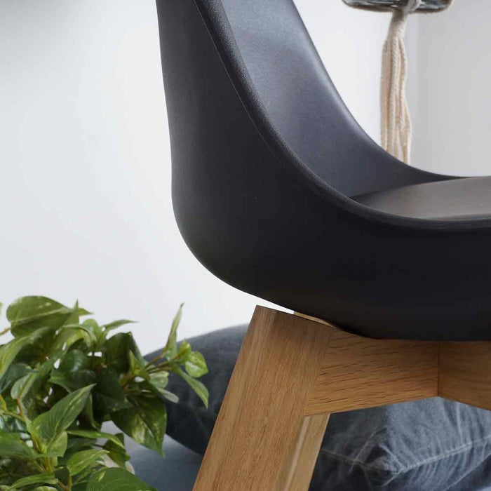 Essence Madera Eetkamerstoel Zwart - Houten Poten