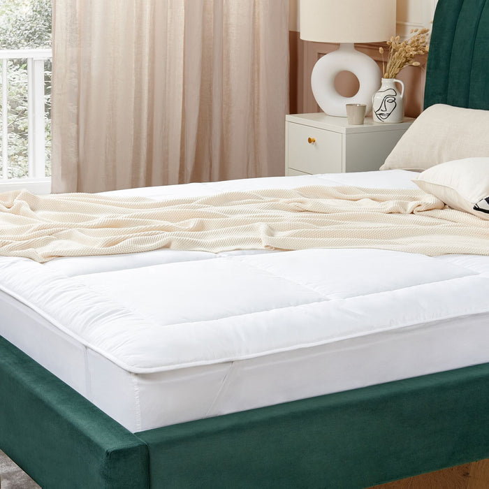 Beliani - AIZKORRI - Matrasbeschermer - Wit 180 x 200 cm - Microvezels