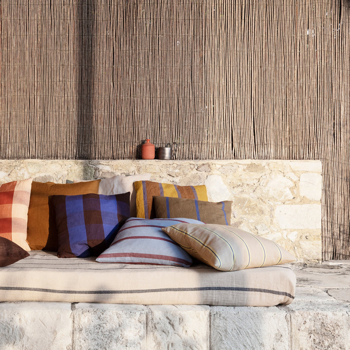ferm LIVING Grand Sierkussen - Oyster/Lemon/Bright Blue