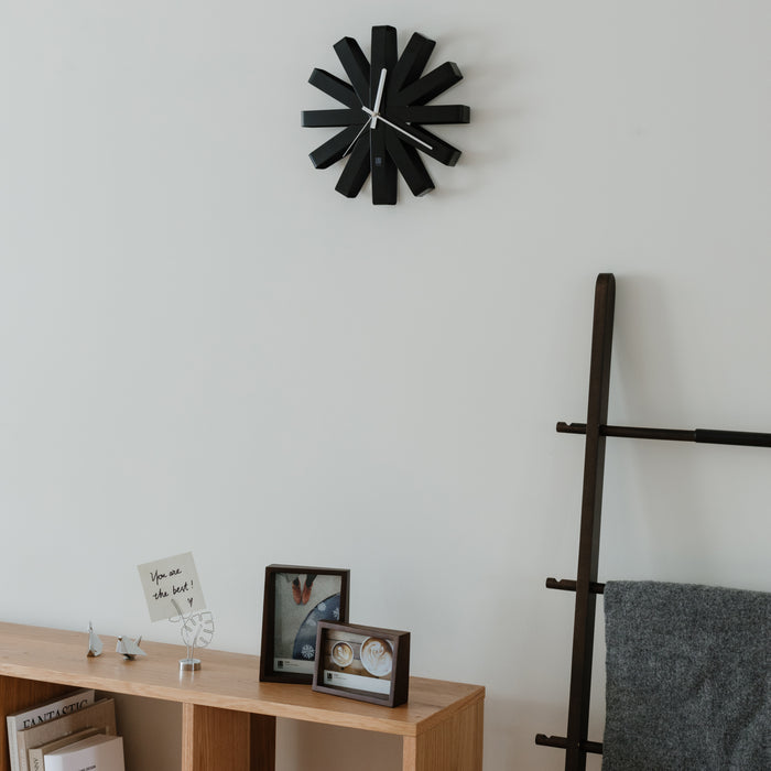 Umbra Ribbon Wandklok Ø 30 cm - Zwart
