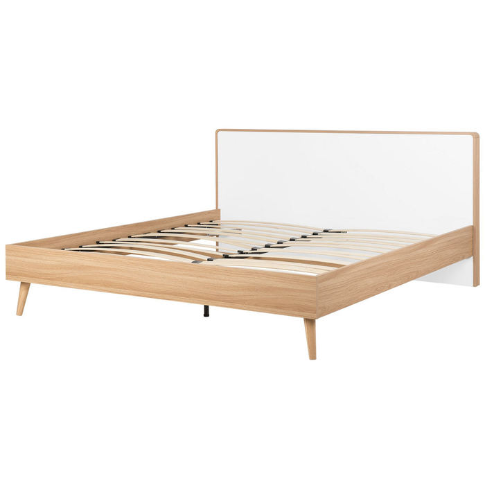 Beliani - SERRIS - Bed - Lichte houtkleur - 180 x 200 cm - MDF