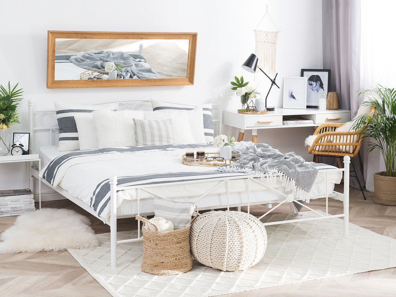 Beliani - RODEZ - Tweepersoonsbed - Wit - 160 x 200 cm - Metaal