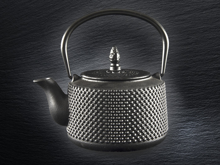 SakuraTea  - Theepot - Gietijzer - Zwart - 0.75 L - Met RVS