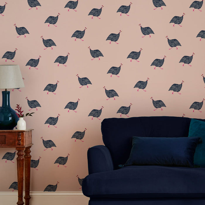 Joules vliesbehang Guinea Fowl Blush