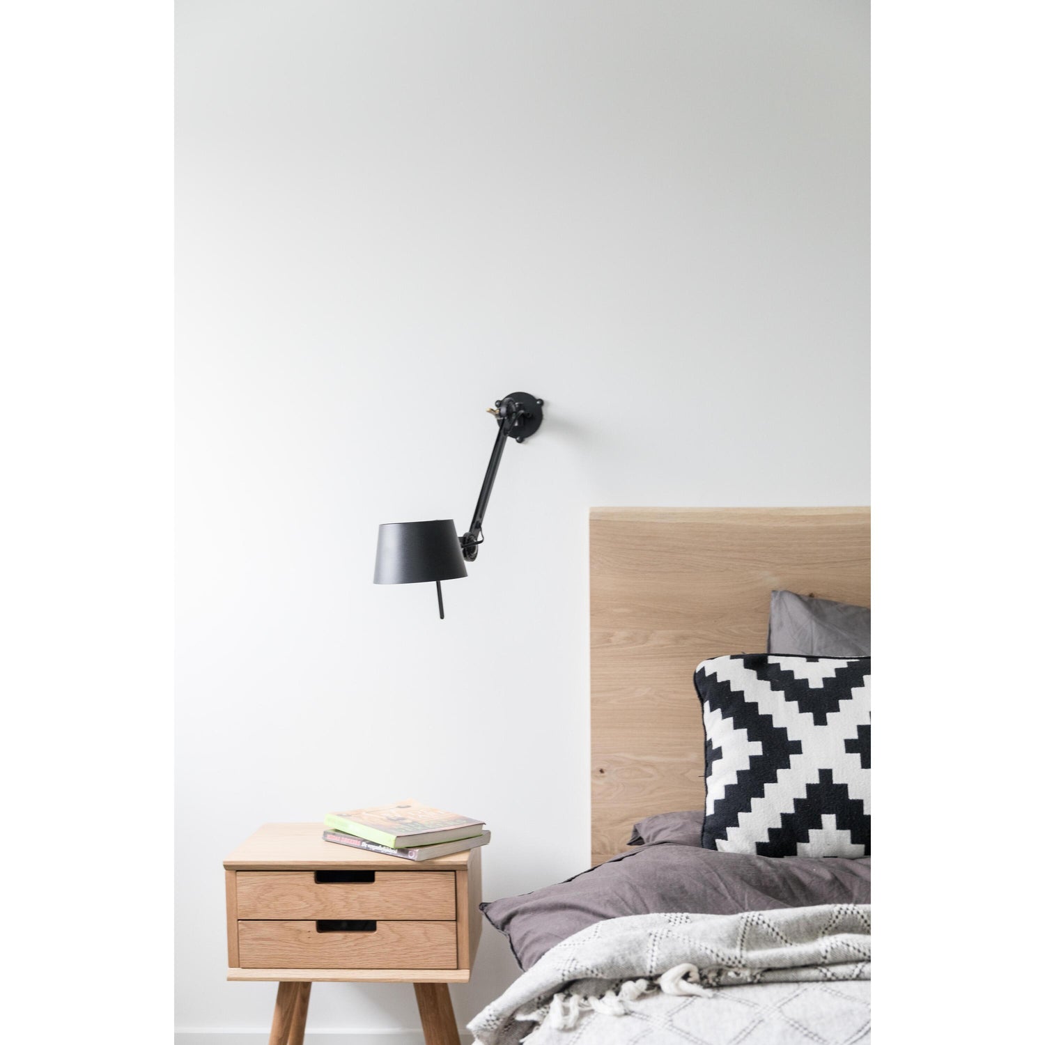 Tonone Bolt Bed Sidefit wandlamp met stekker Smokey Black