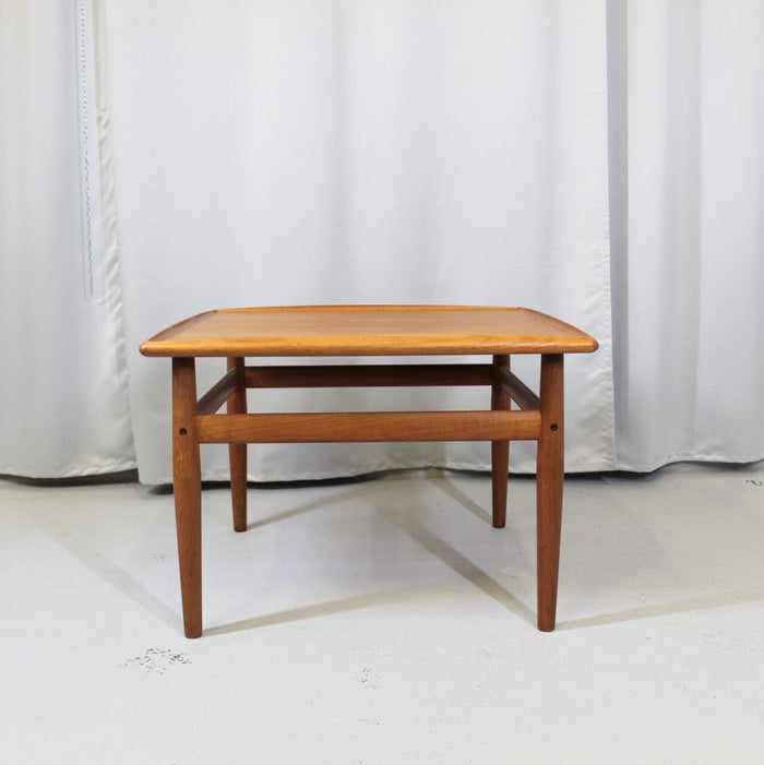 Reliving Vintage Deens Design Salontafel