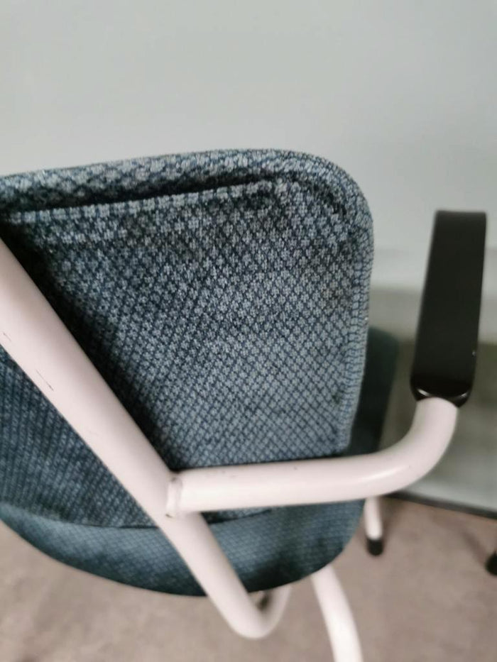 Reliving 2 Stuks Vintage Stoelen