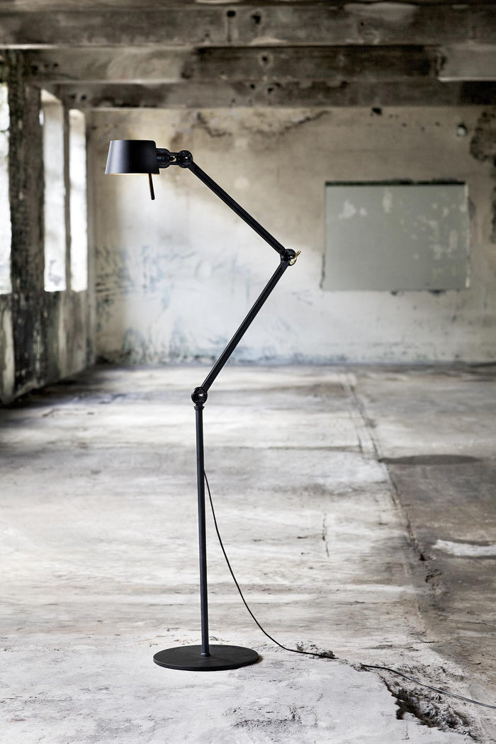 Tonone Bolt 2 Arm vloerlamp Smokey Black