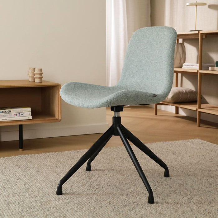 Nolon Nola-Fé Eetkamerstoel Lichtblauw - Draaibaar Zwart Onderstel