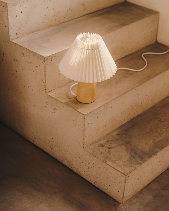 Kave Home - Benicarlo tafellamp in hout met een natuurlijke, beige
