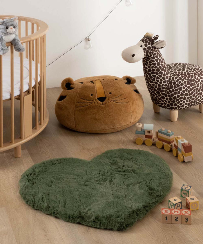 Tapeso Kindervloerkleed hartje - Fluffy olijfgroen - 70x80 cm