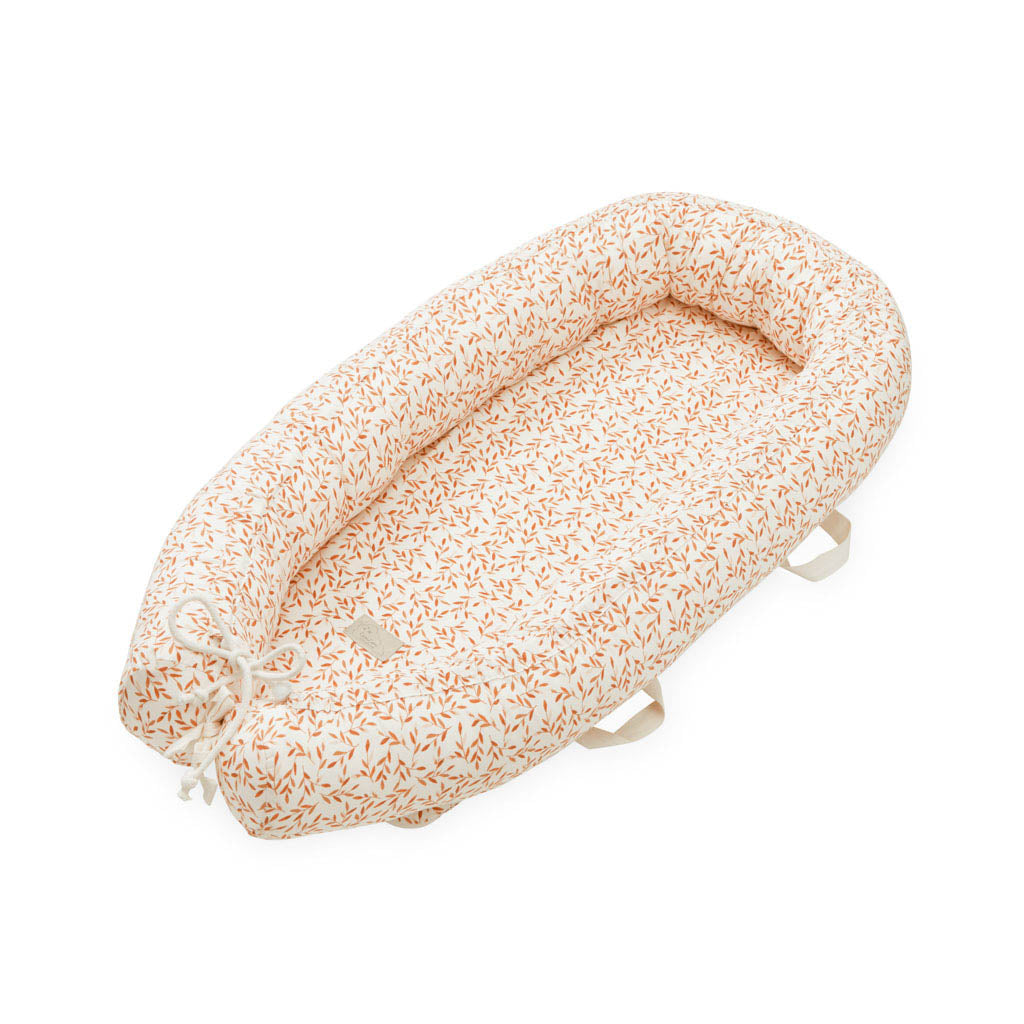 Cam Cam Copenhagen Babynest- caramel leaves -