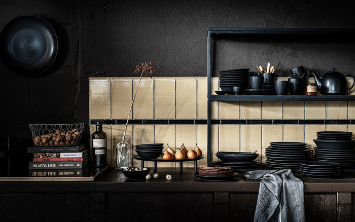 vtwonen Mok met oor en Theetipjes - Set van 4 - Mat zwart - Porselein